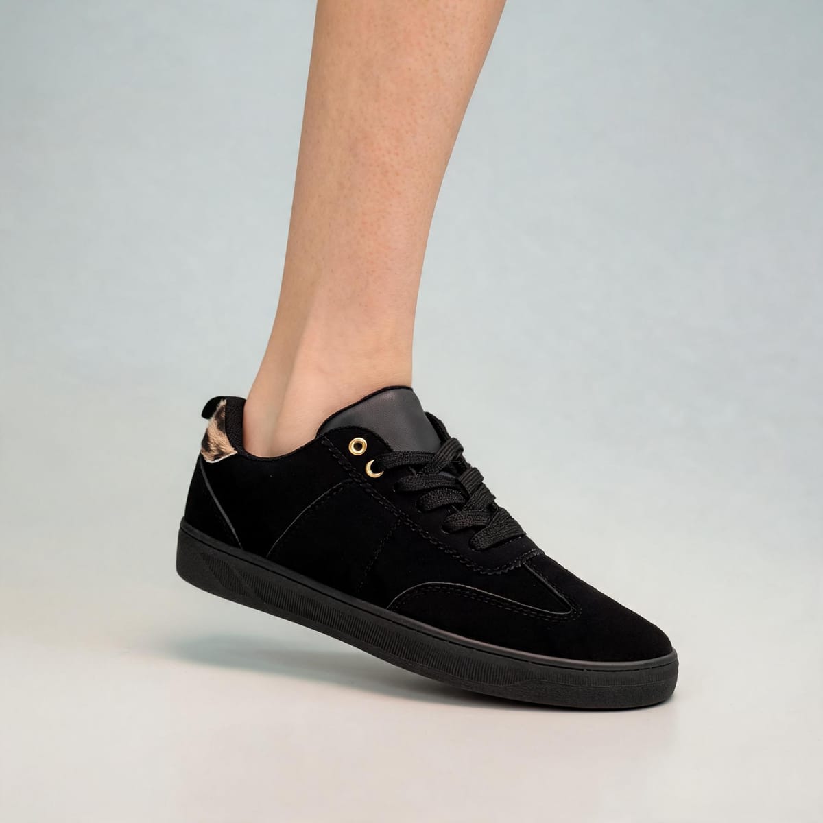 Sneakers nere con dettaglio maculato - Nero