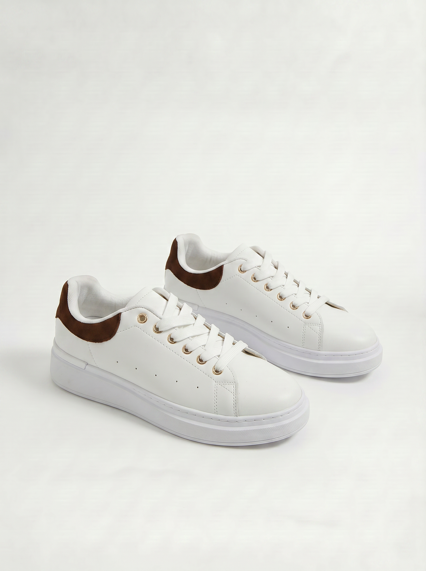 White minimal sneakers with beige detail - White
