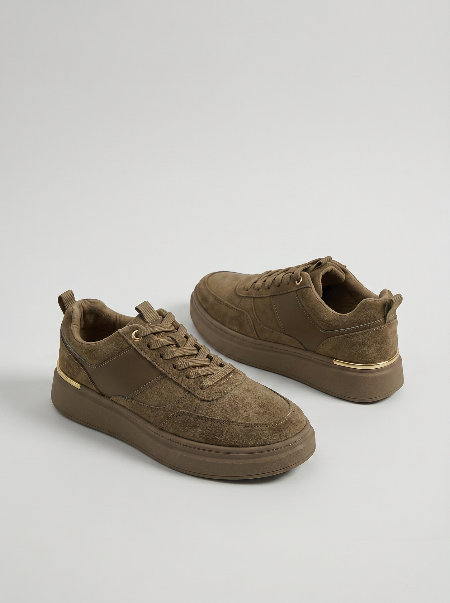 Sneakers beige effetto scamosciato con oro - Beige