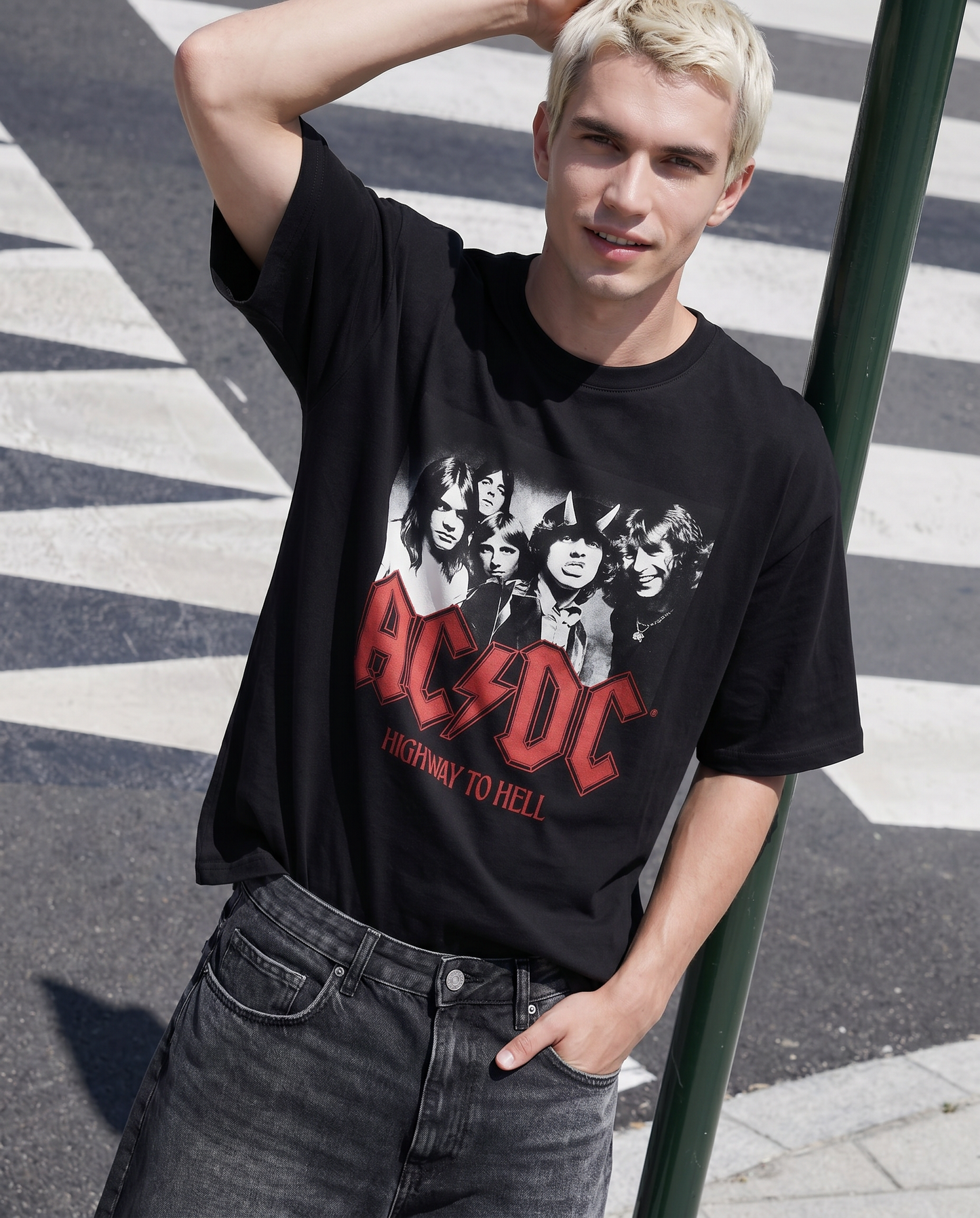 T-Shirt AC DC Uomo Girocollo Boxy Fit - Nero