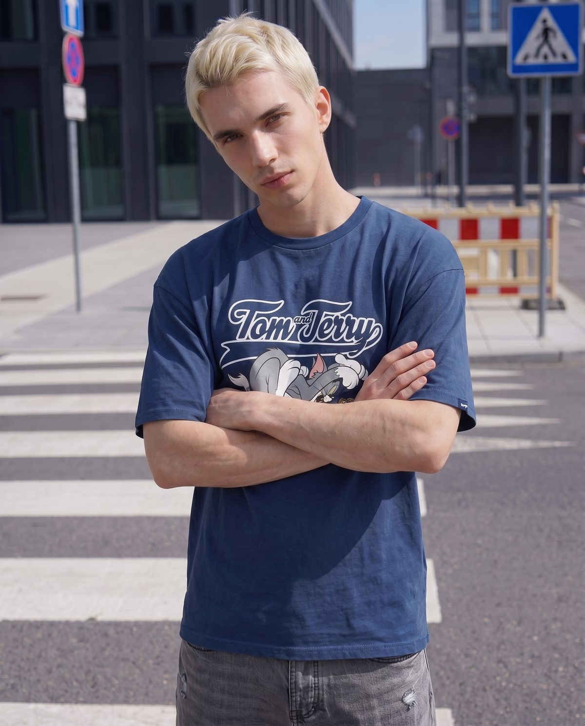 Tom and Jerry Men's Boxy Fit T-shirt - Blue