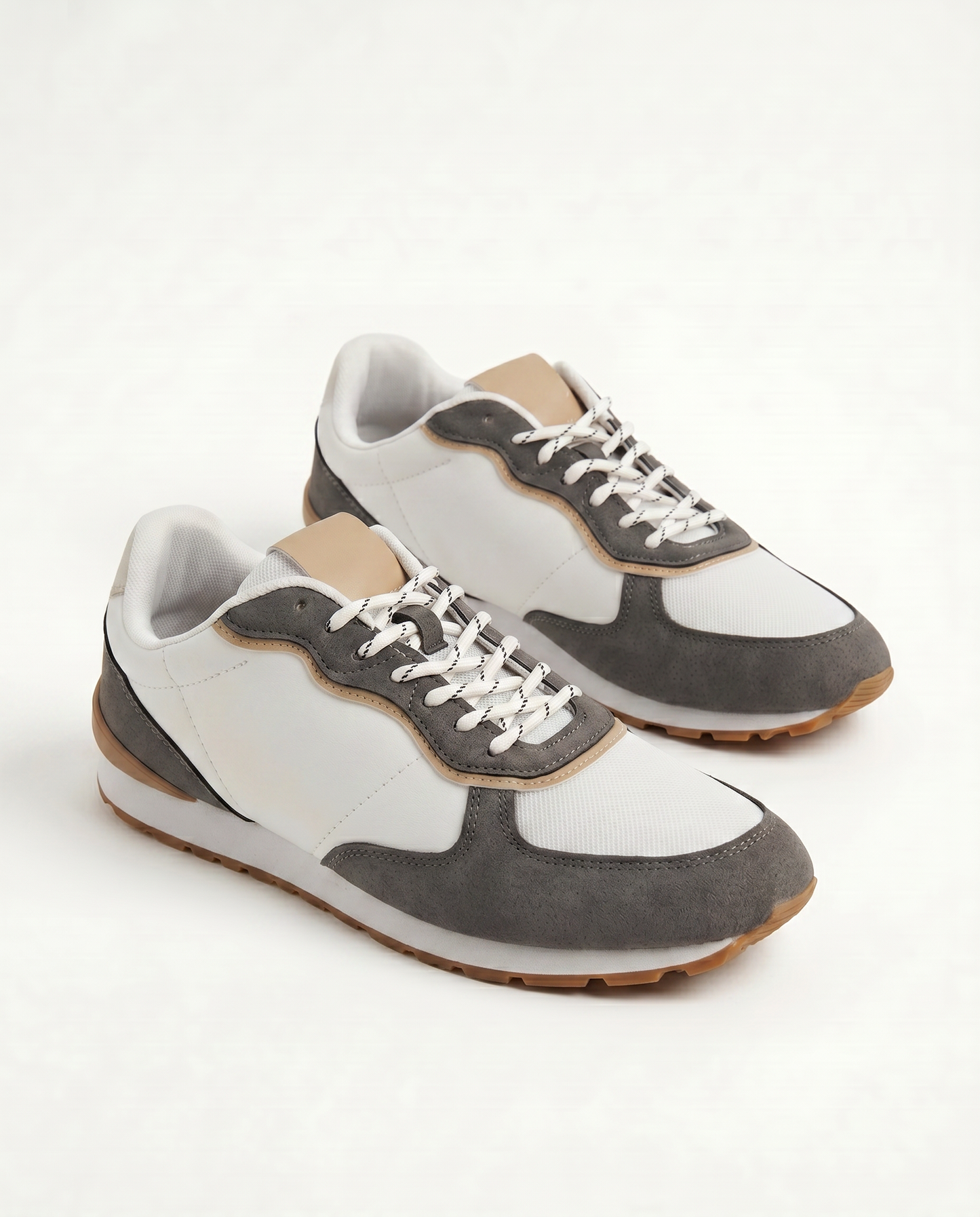 Sneakers bianche con elementi a contrasto - Bianco