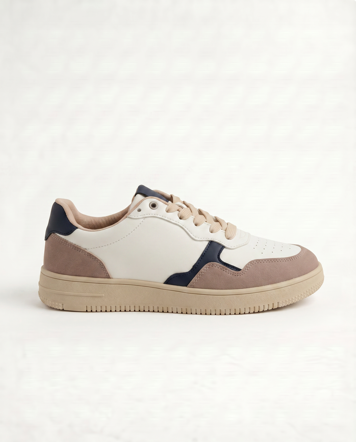 White sneakers with contrasting details - White
