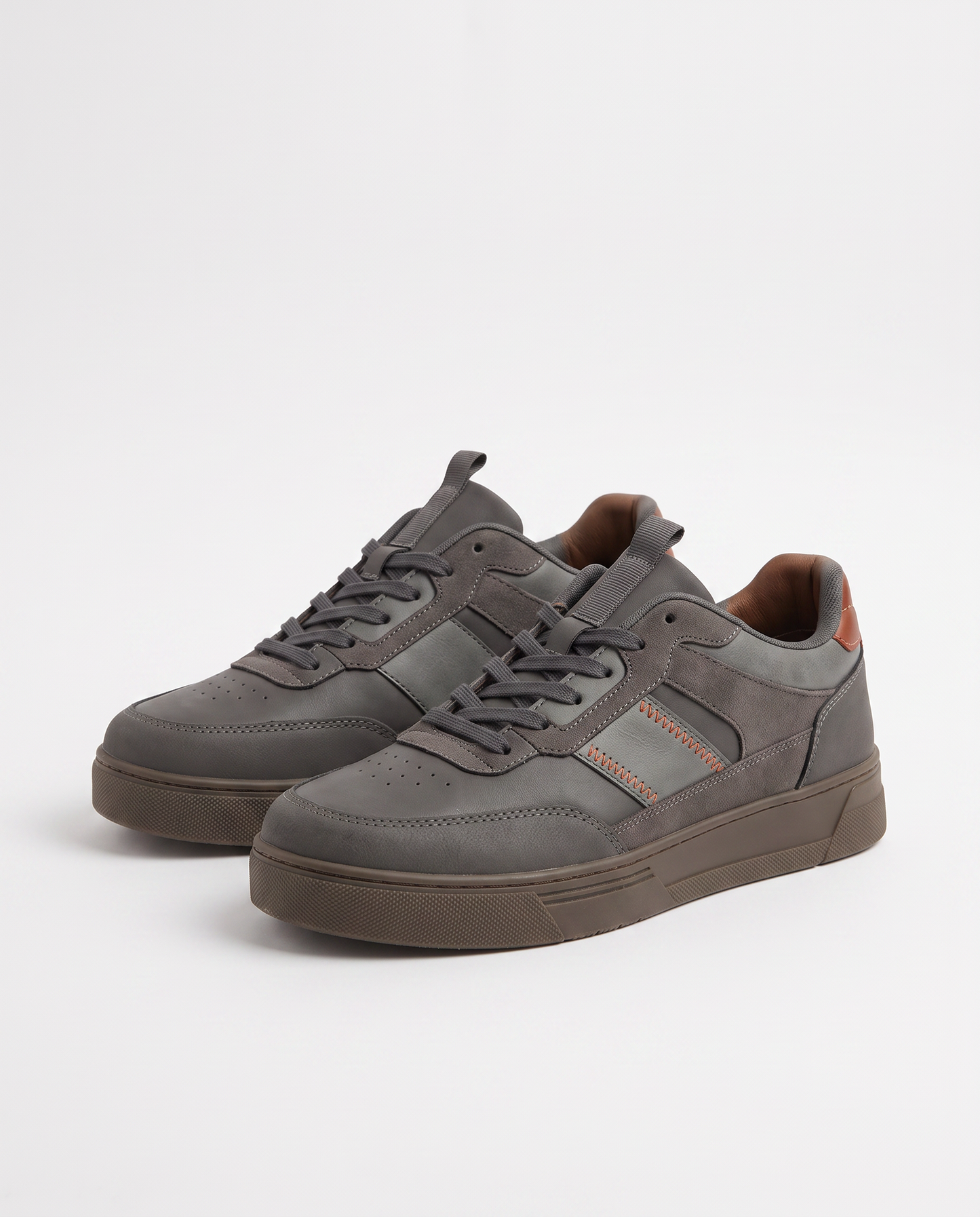 Sneakers grigie con dettagli arancioni - Grigio