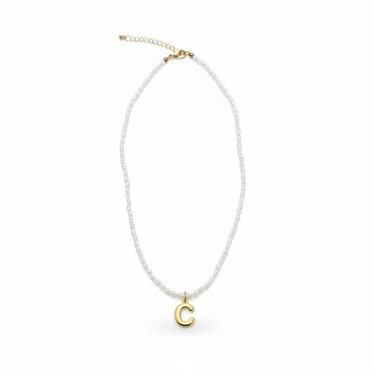 Collana perline con lettera in metallo - var 2