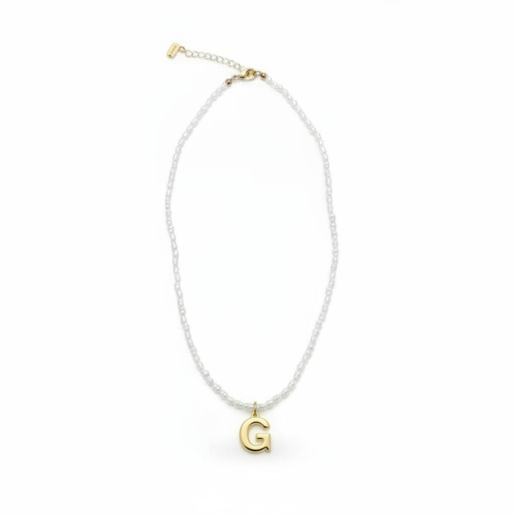 Beaded necklace with metal letter - 