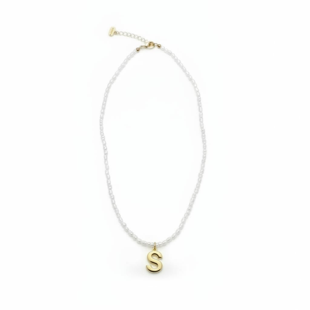 Beaded necklace with metal letter - 