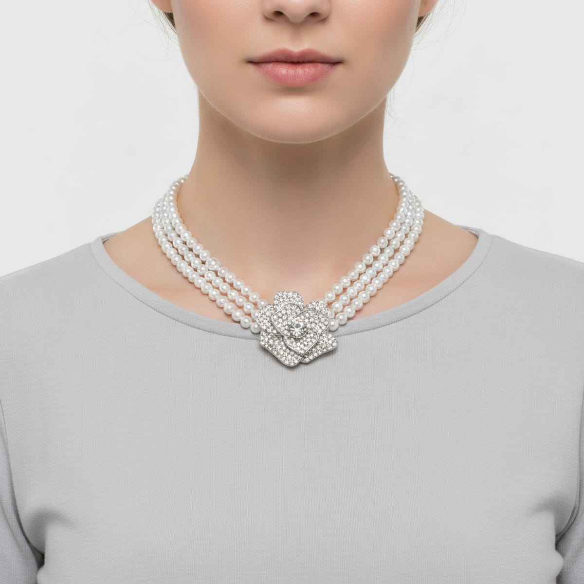 Collana girocollo con perle e fiore - Trasparente