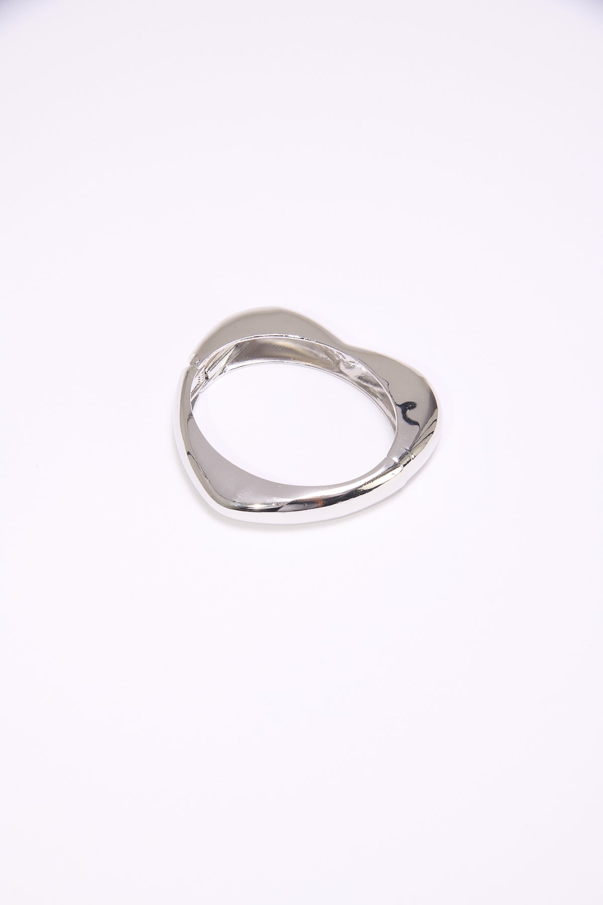 Bracciale rigido a forma di cuore - Argento