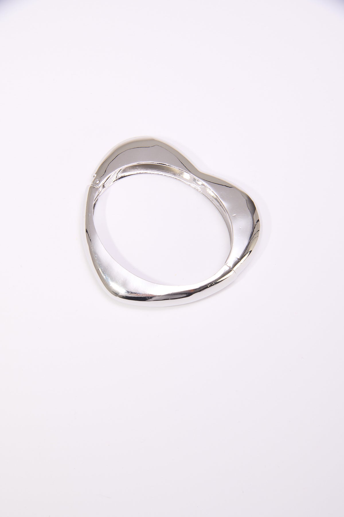 Bracciale rigido a forma di cuore - Argento