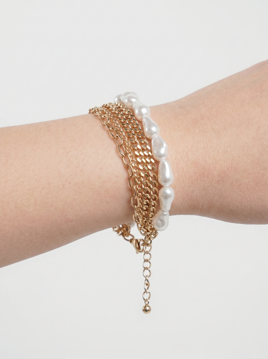 Multi-chain bracelet with elegant pearls - Gold