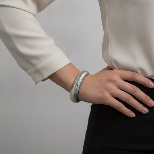 Elegant Striped Rigid Bracelet - Silver