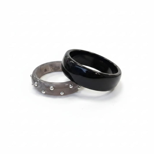 Bracciali rigidi in plastica con borchie - Nero