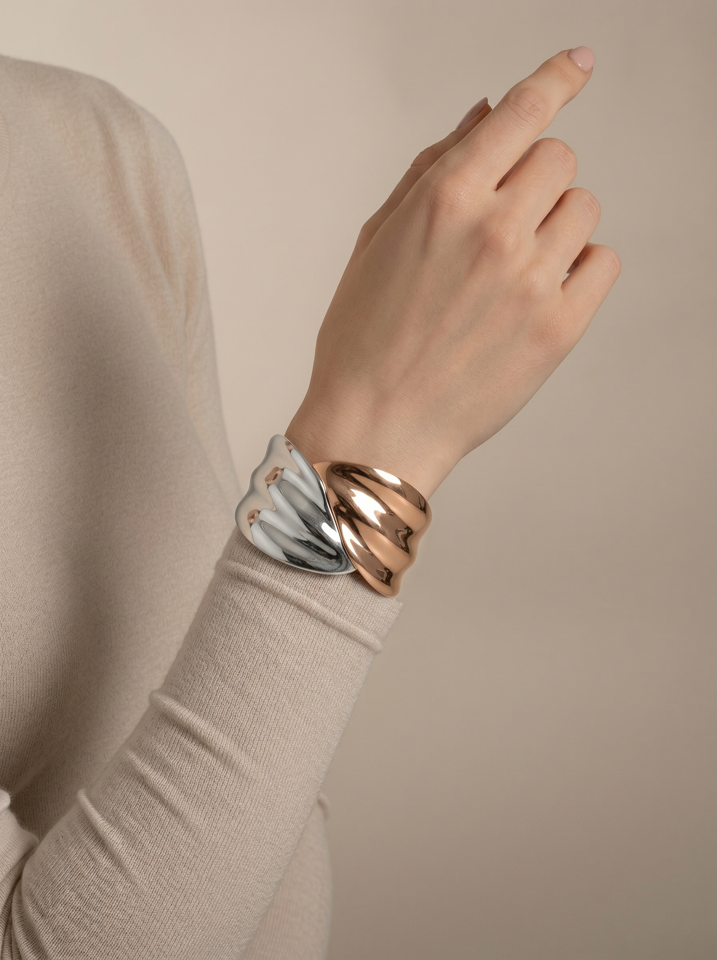 Bracciale rigido bicolor con foglie - Argento