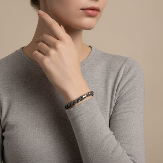 Bracciale tubolare con strass intrecciati - Nero
