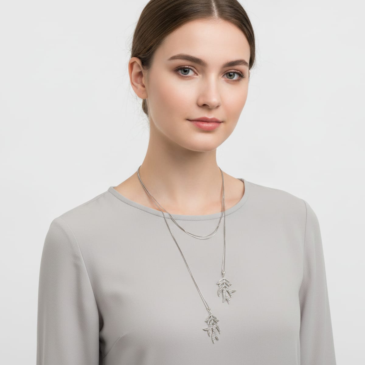 Collana lunga con foglia e strass - Argento
