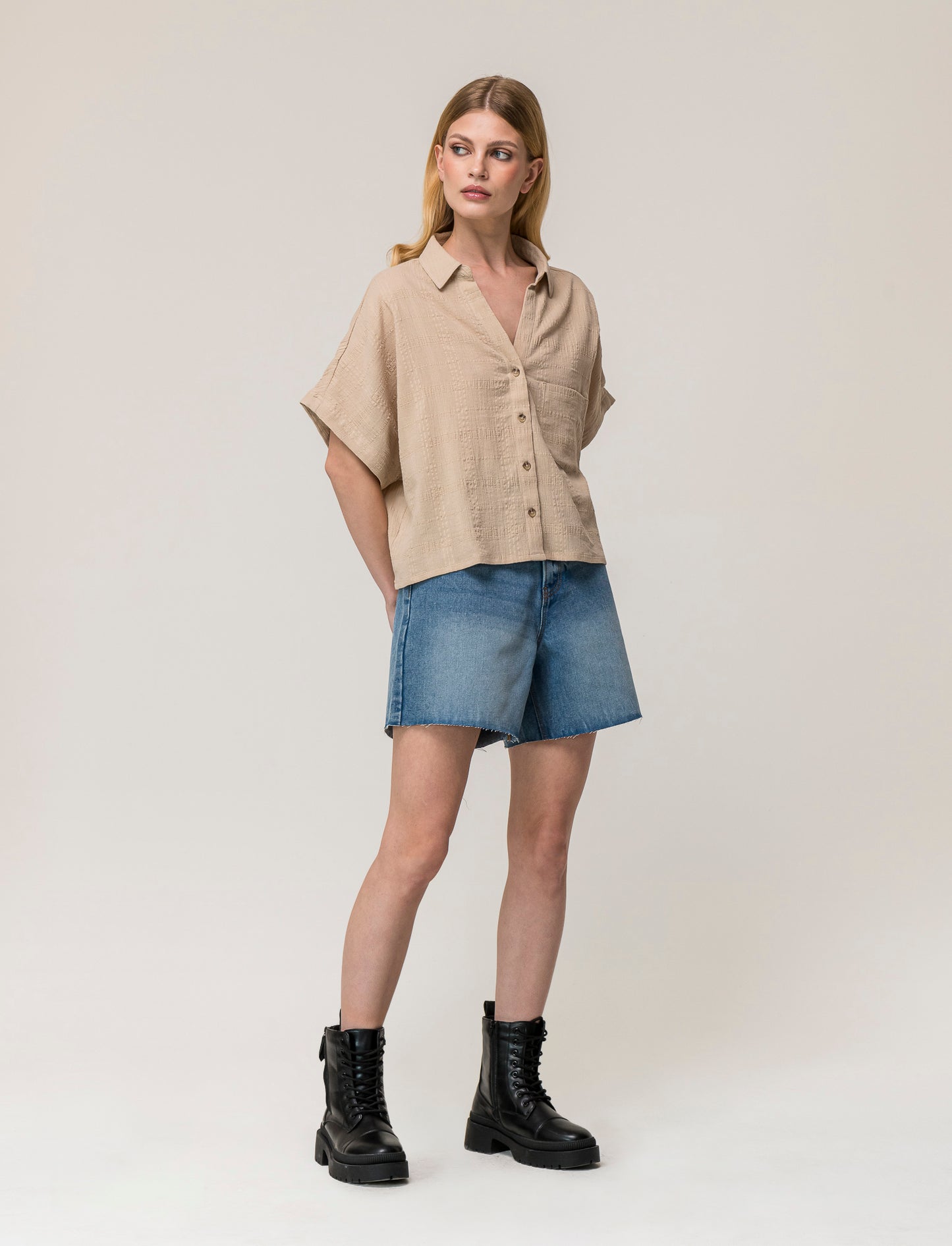 Camicia mezza manica in cotone con tasca applicata - Beige corda