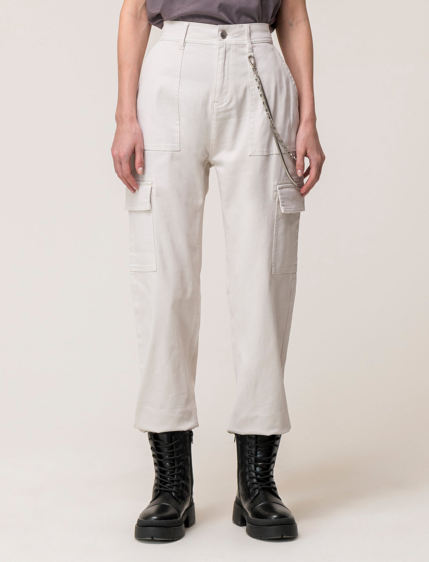 Pantalone colorato con tasconi applicati e catena di tessuto elastico con vestibilita comfort - Bianco gesso