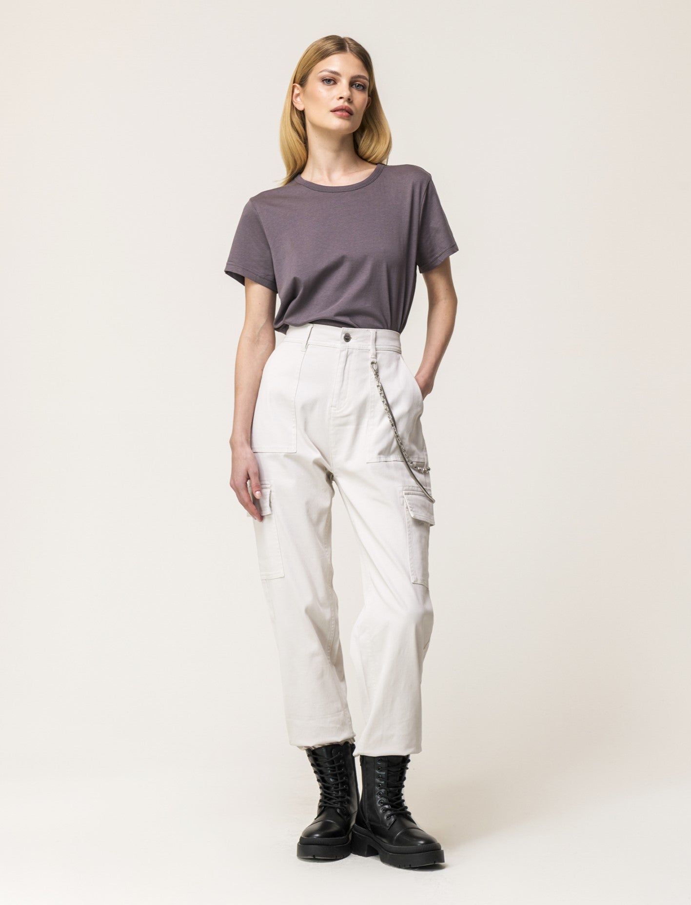 Pantalone colorato con tasconi applicati e catena di tessuto elastico con vestibilita comfort - Bianco gesso