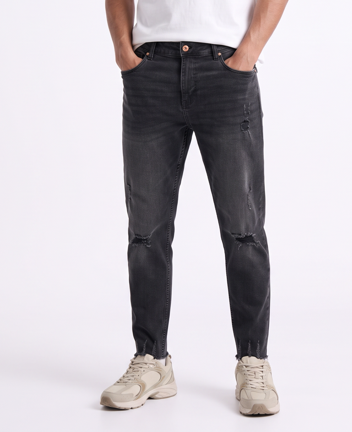 Slim tapered cropped fit jeans with rips - Black
