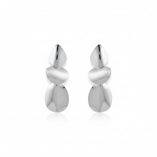 Orecchini pendenti con elementi geometrici irregolari e finitura lucida effetto oro. - Silver