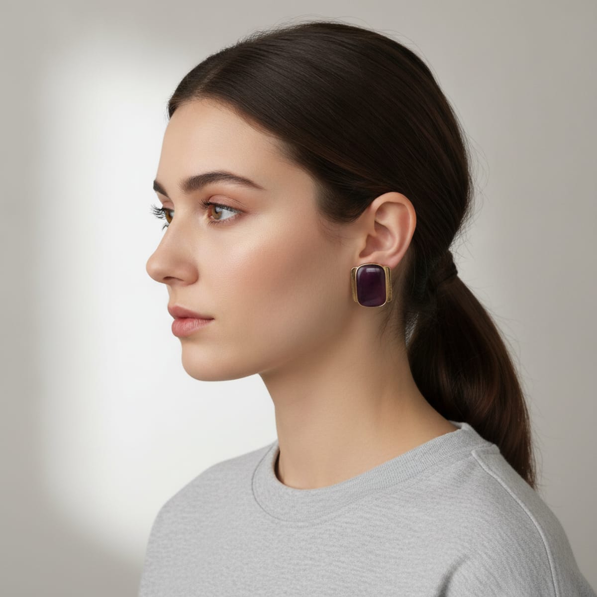 Orecchini bottone con grande pietra - Viola