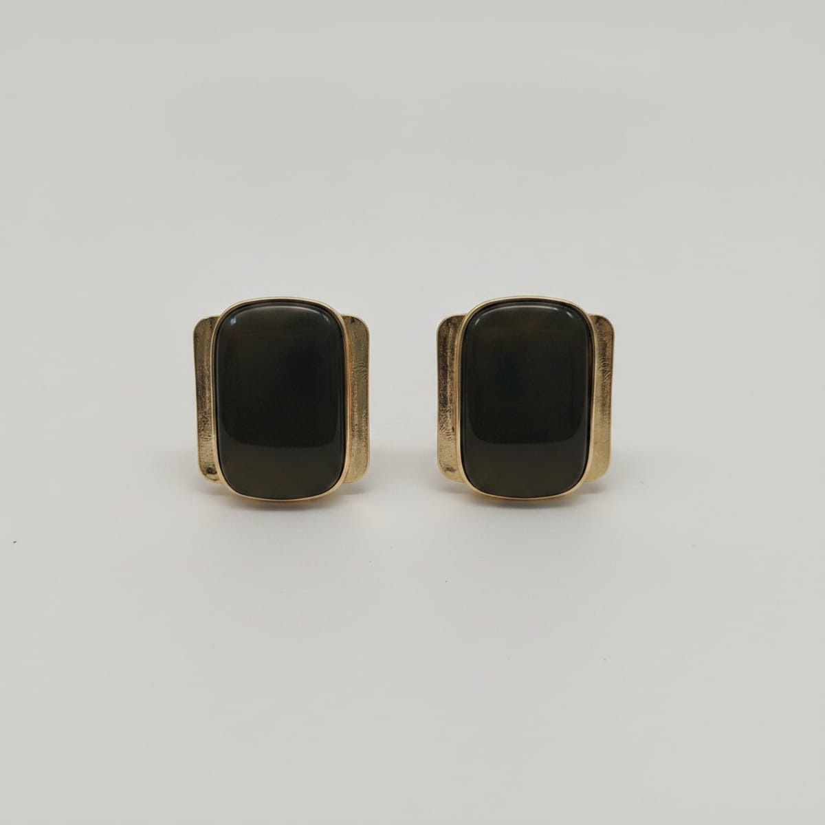 Button earrings with large stone - Green