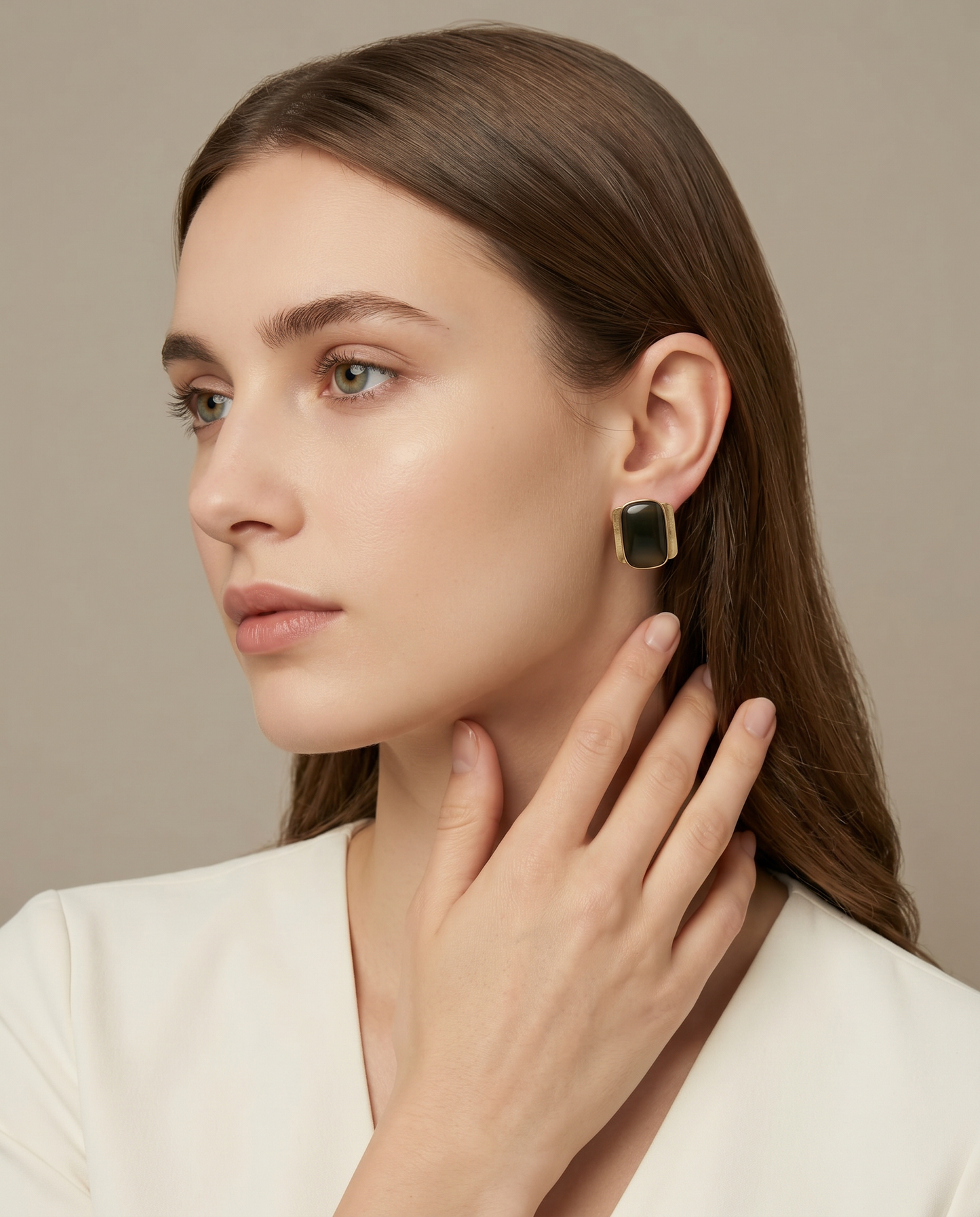 Button earrings with large stone - Green