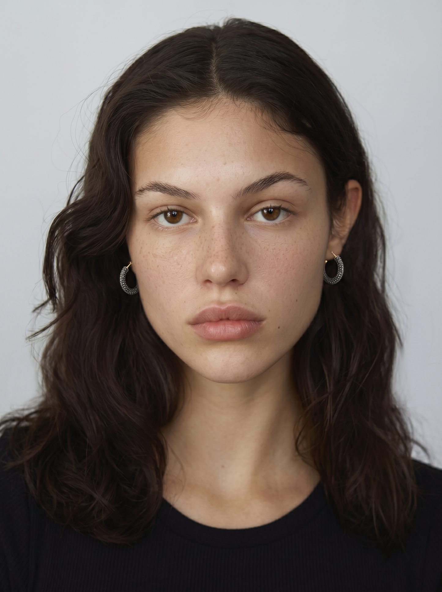 Small hoop earrings with rhinestones - Grey
