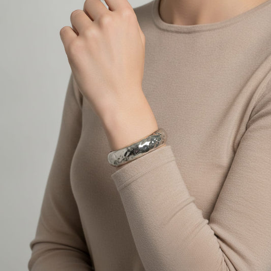 Rigid bracelet with hammered diamonds - Silver