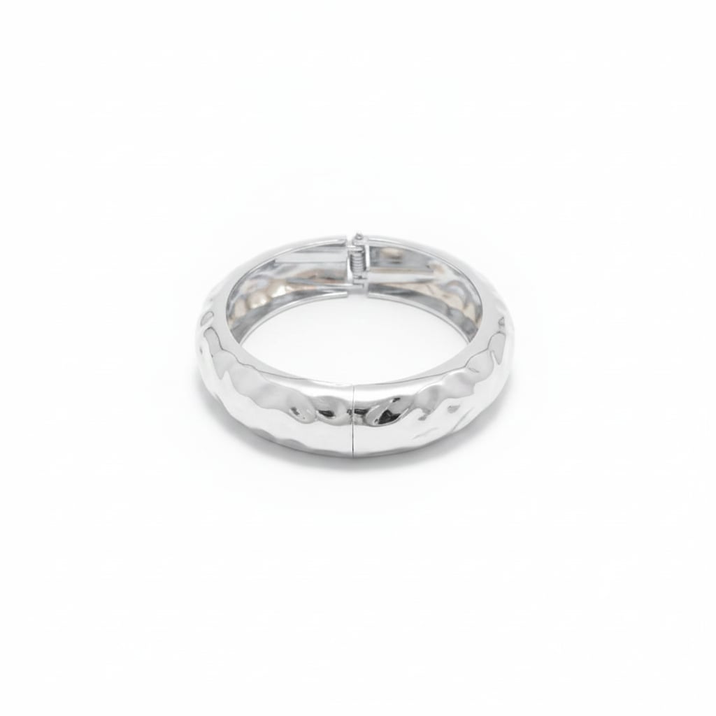Bracciale rigido con rombi martellati - Argento