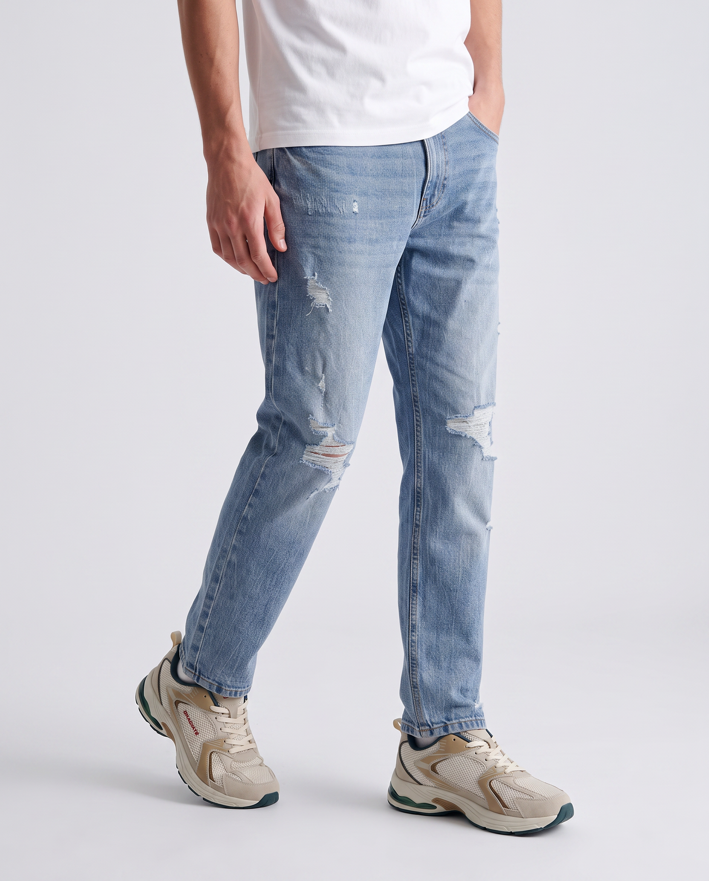 Jeans Straight Fit con Strappi e Slavature - Denim