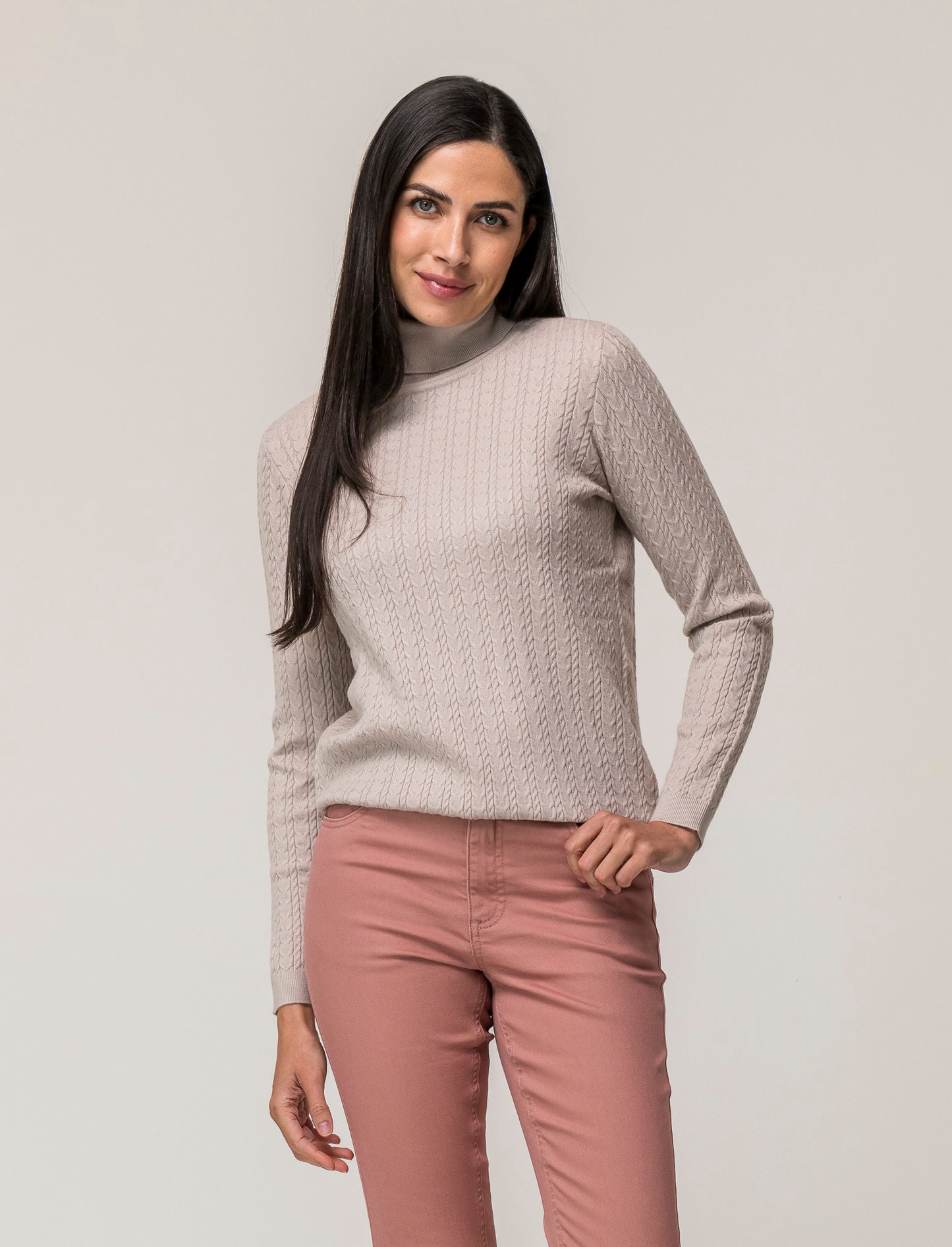 Maglia slim in morbido filato collo lato e lavorazione trecce - Sabbia