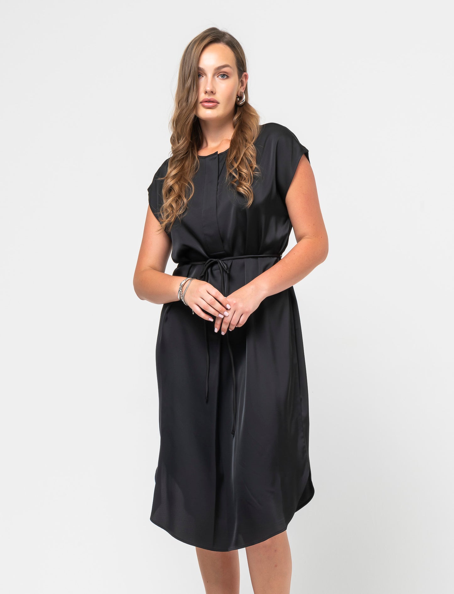 Elegant Midi Dress with Half Sleeves Regular Fit Satin Effect - Black