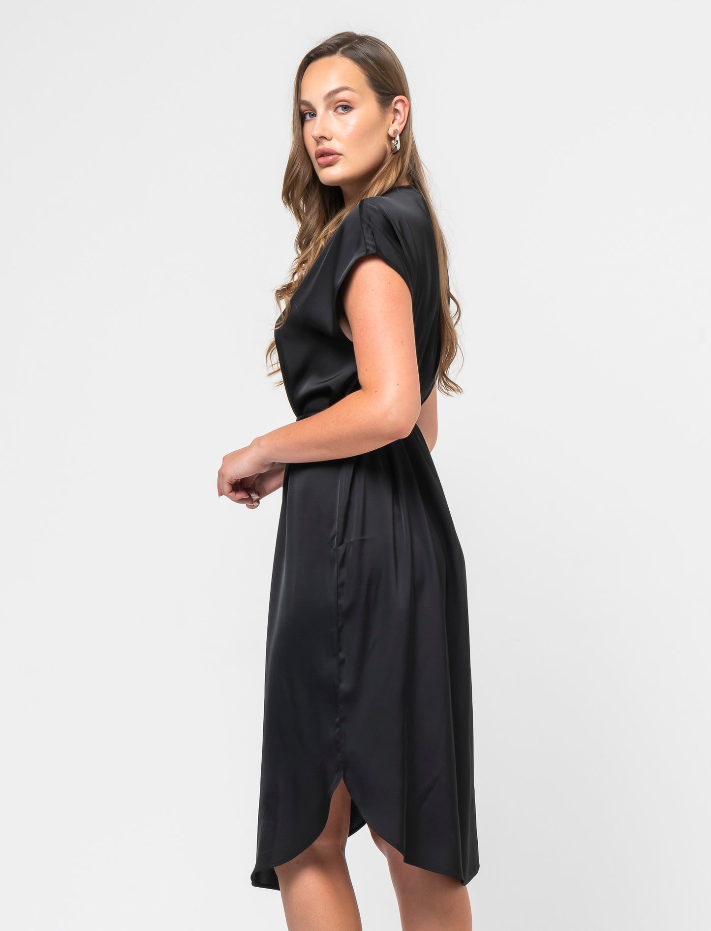 Elegant Midi Dress with Half Sleeves Regular Fit Satin Effect - Black