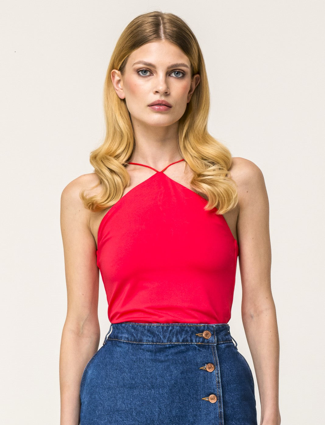Top in tessuto elastico con bretelle incrociate sul davanti - Corallo