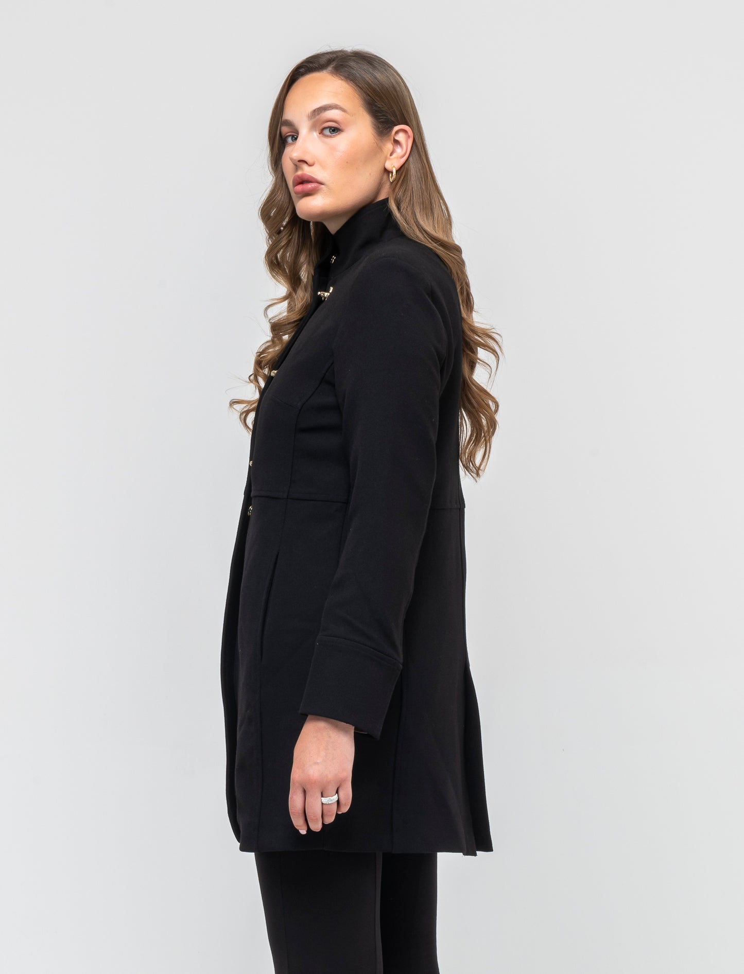 Basic Slim Fit Women's Coat with Metal Closure - Black