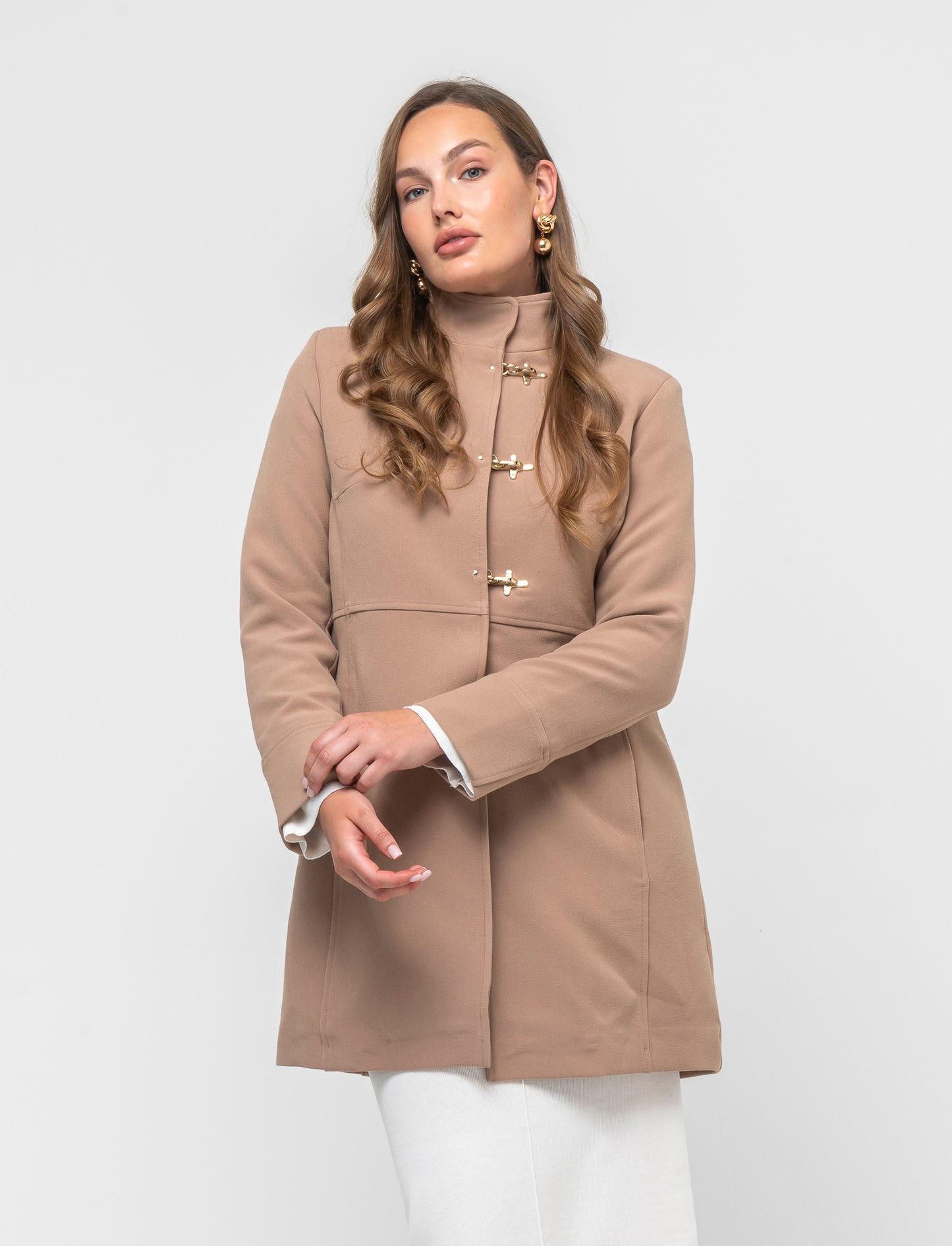 Basic Slim Fit Women's Coat with Metal Closure - Beige