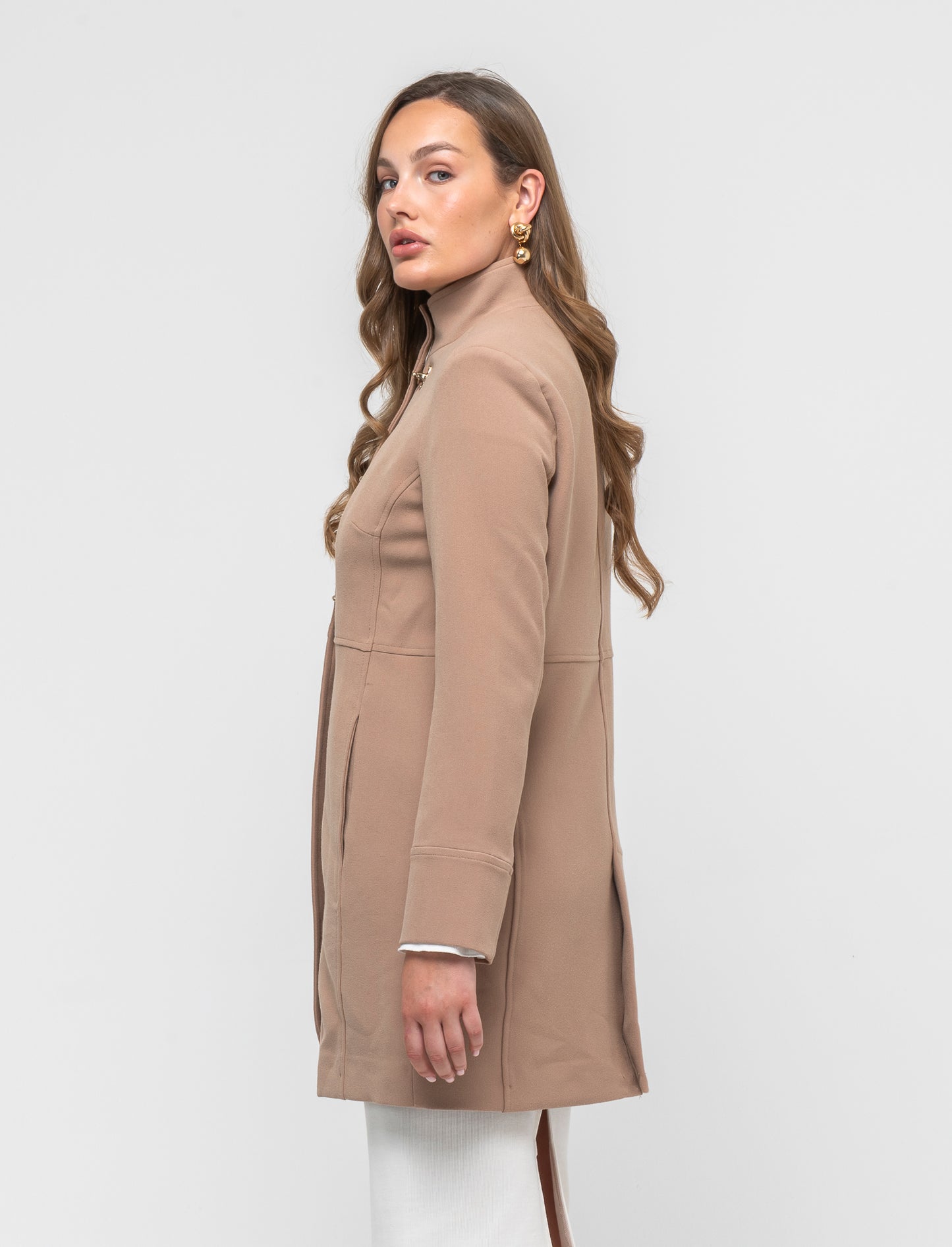 Basic Slim Fit Women's Coat with Metal Closure - Beige