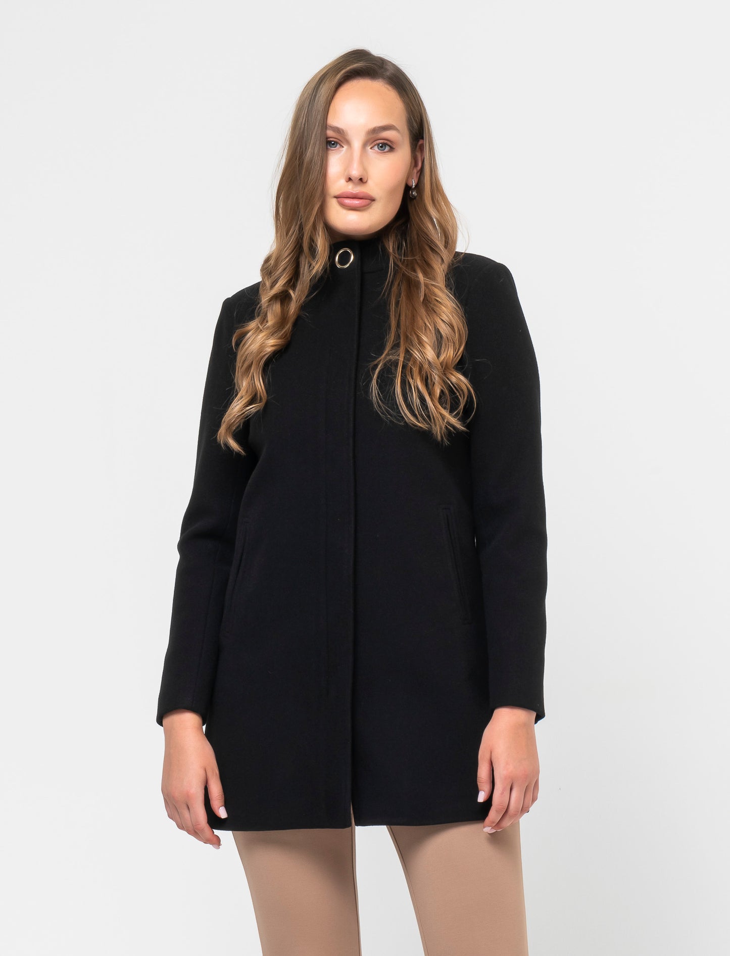 Cappotto basic con chiusura zip e bottone al collo - Nero