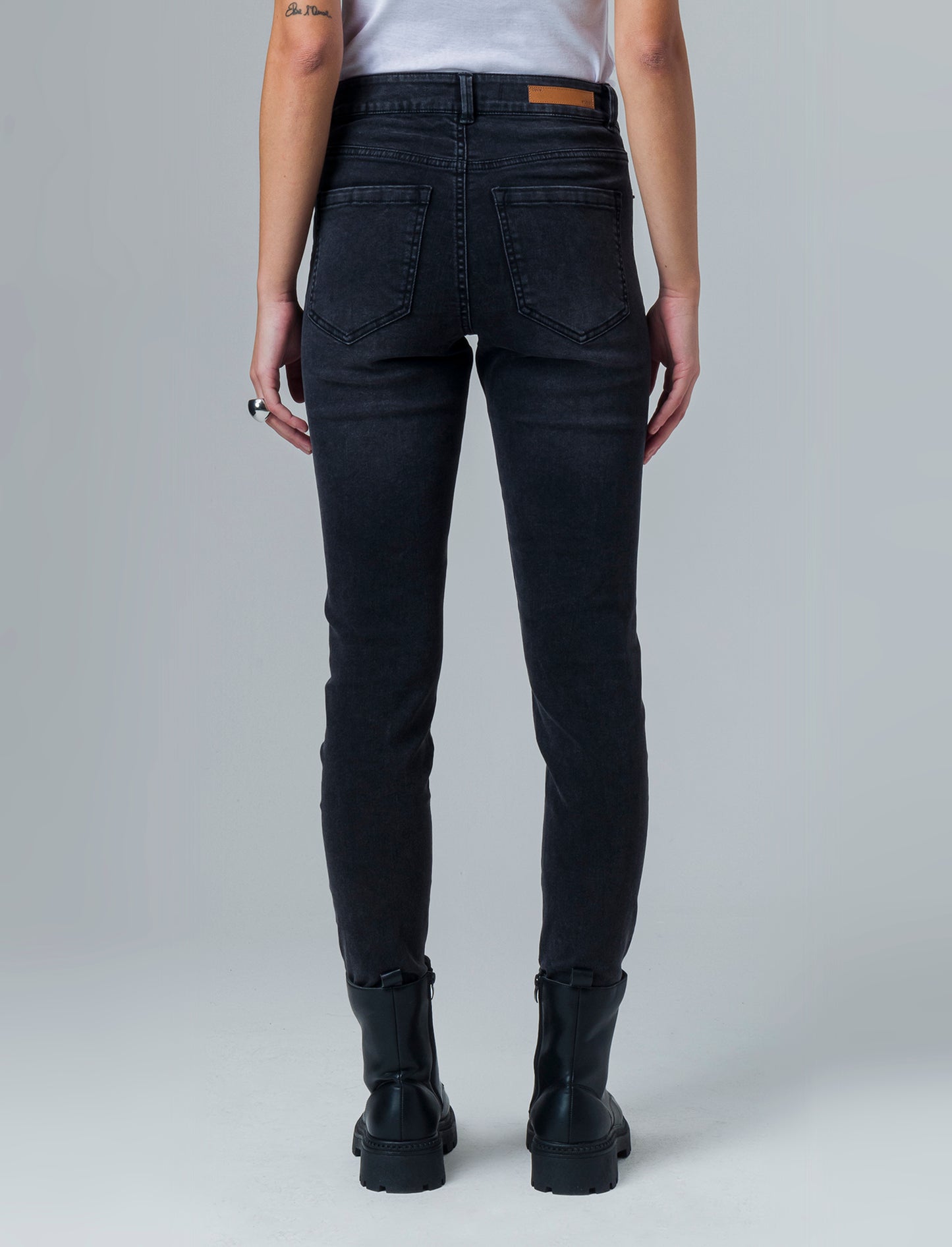 Jeans basico 5 tasche da donna - Nero
