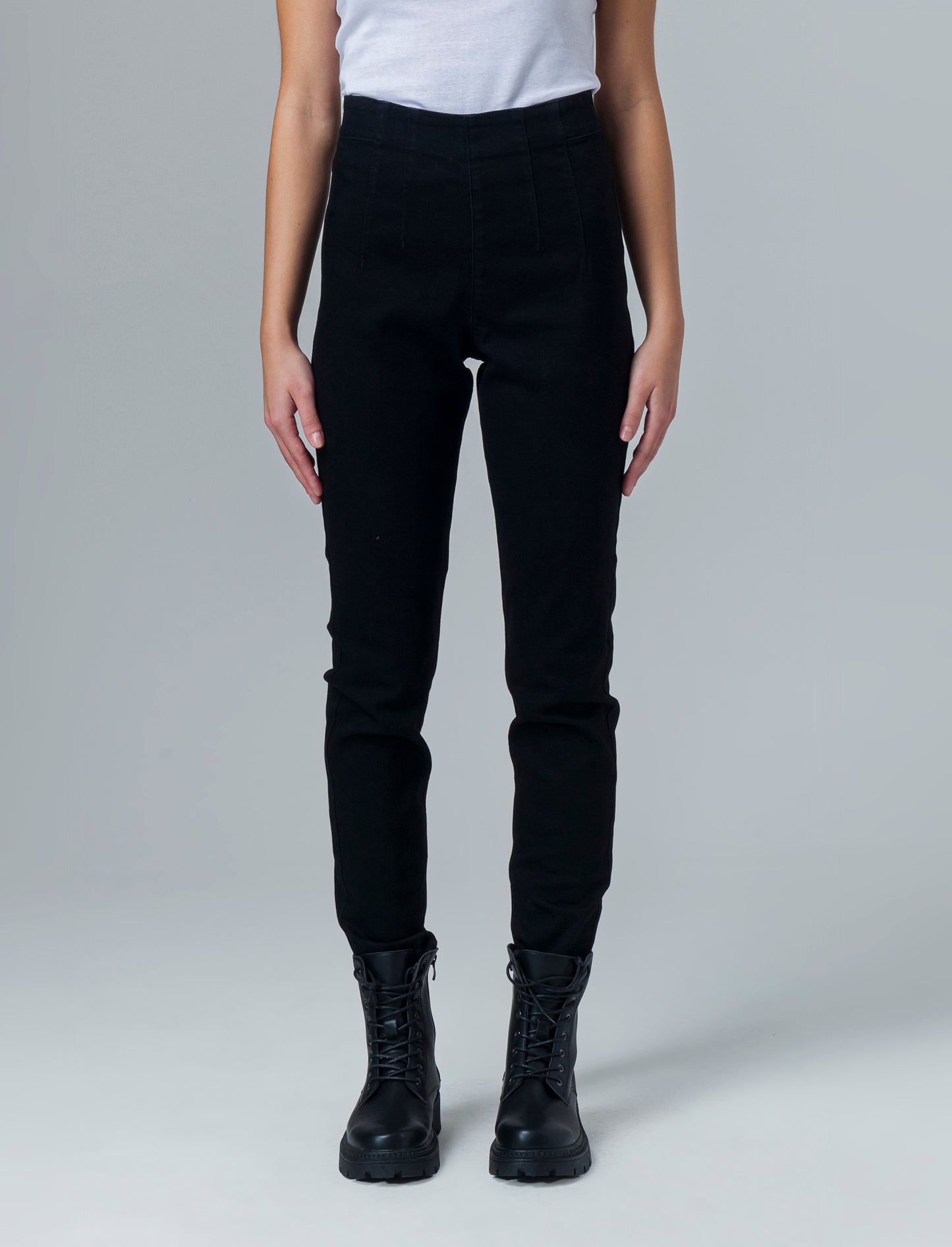 Woman's elastic waist skinny jeans for comfort - Black