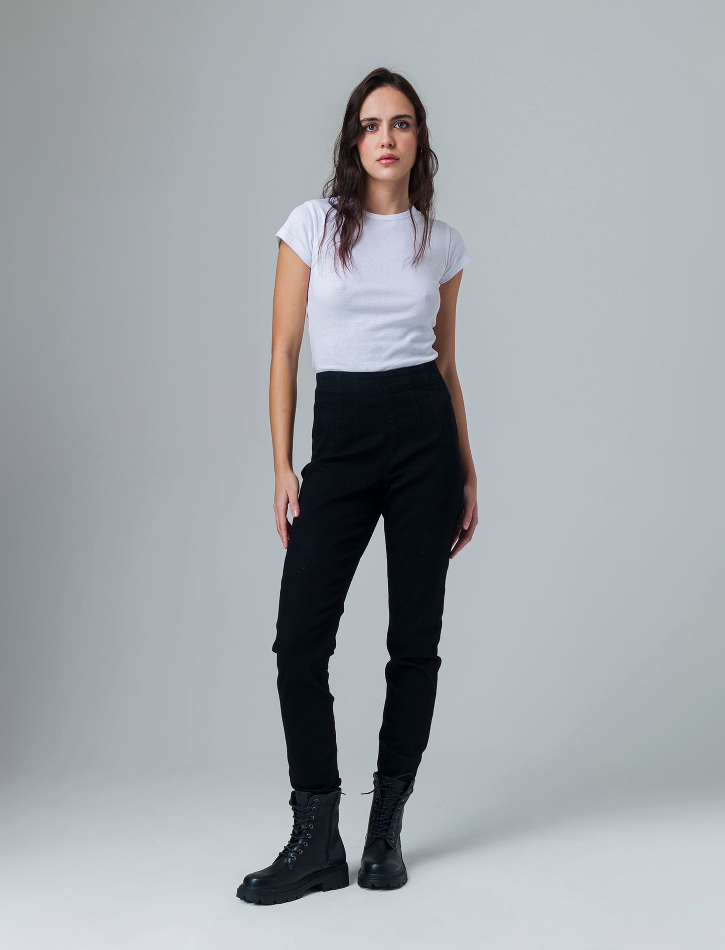 Woman's elastic waist skinny jeans for comfort - Black