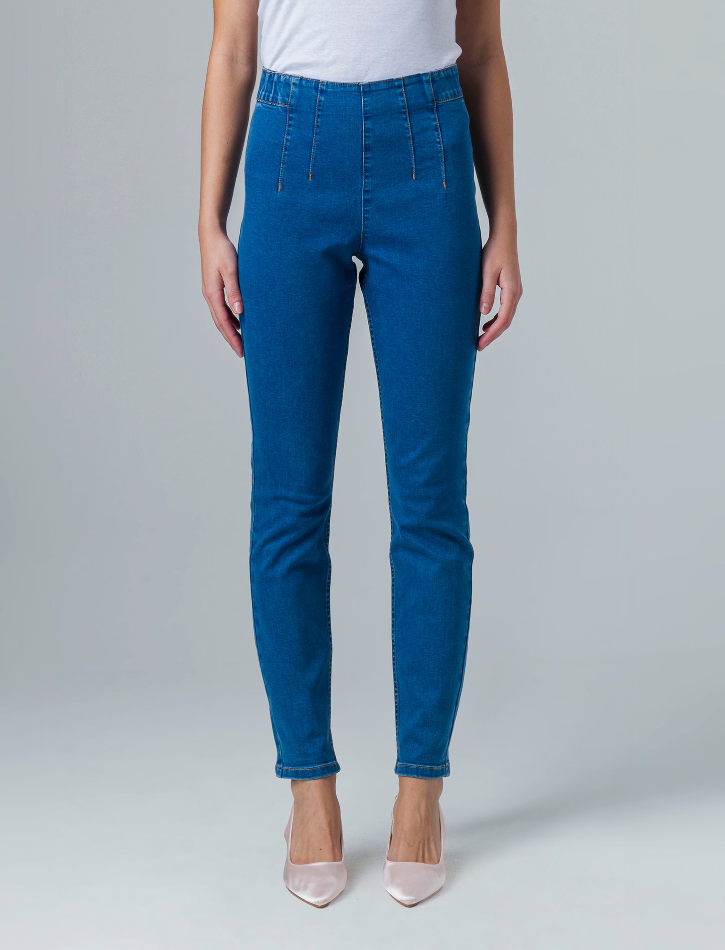 Woman's elastic waist skinny jeans for comfort - Blue