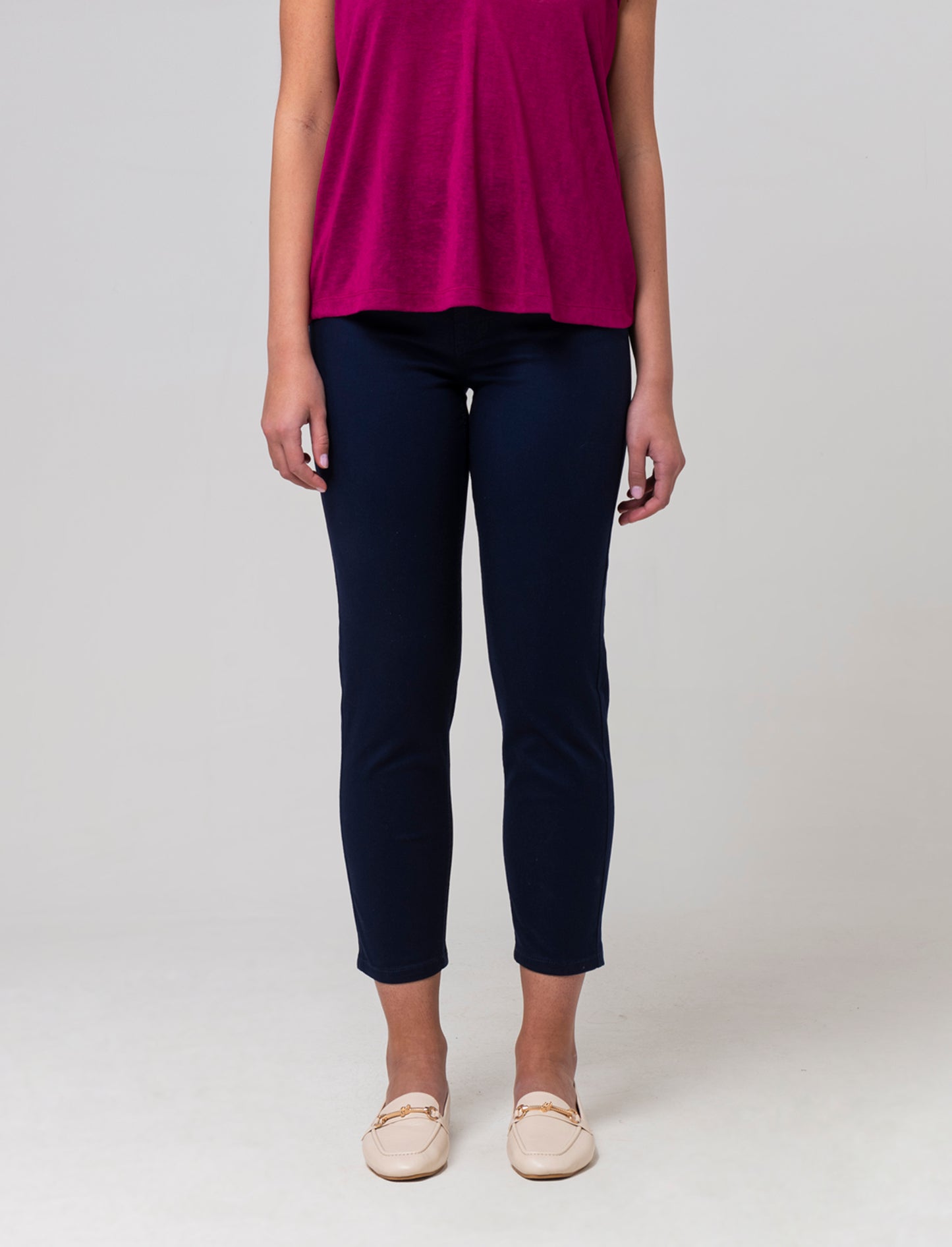 Woman's cropped denim pants for stylish comfort - Blue