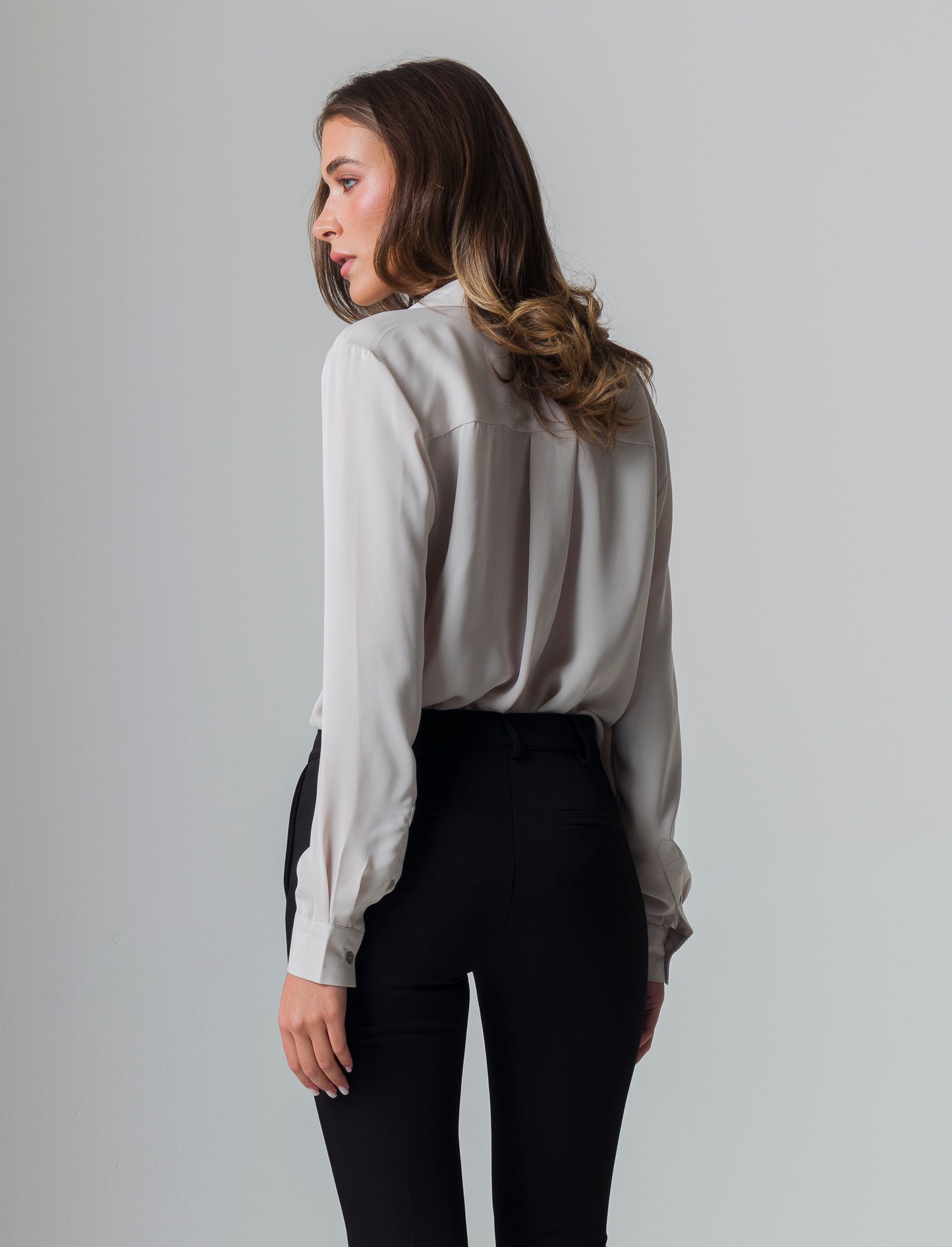 Camicia con spacchi sui fianchi da donna - Sabbia