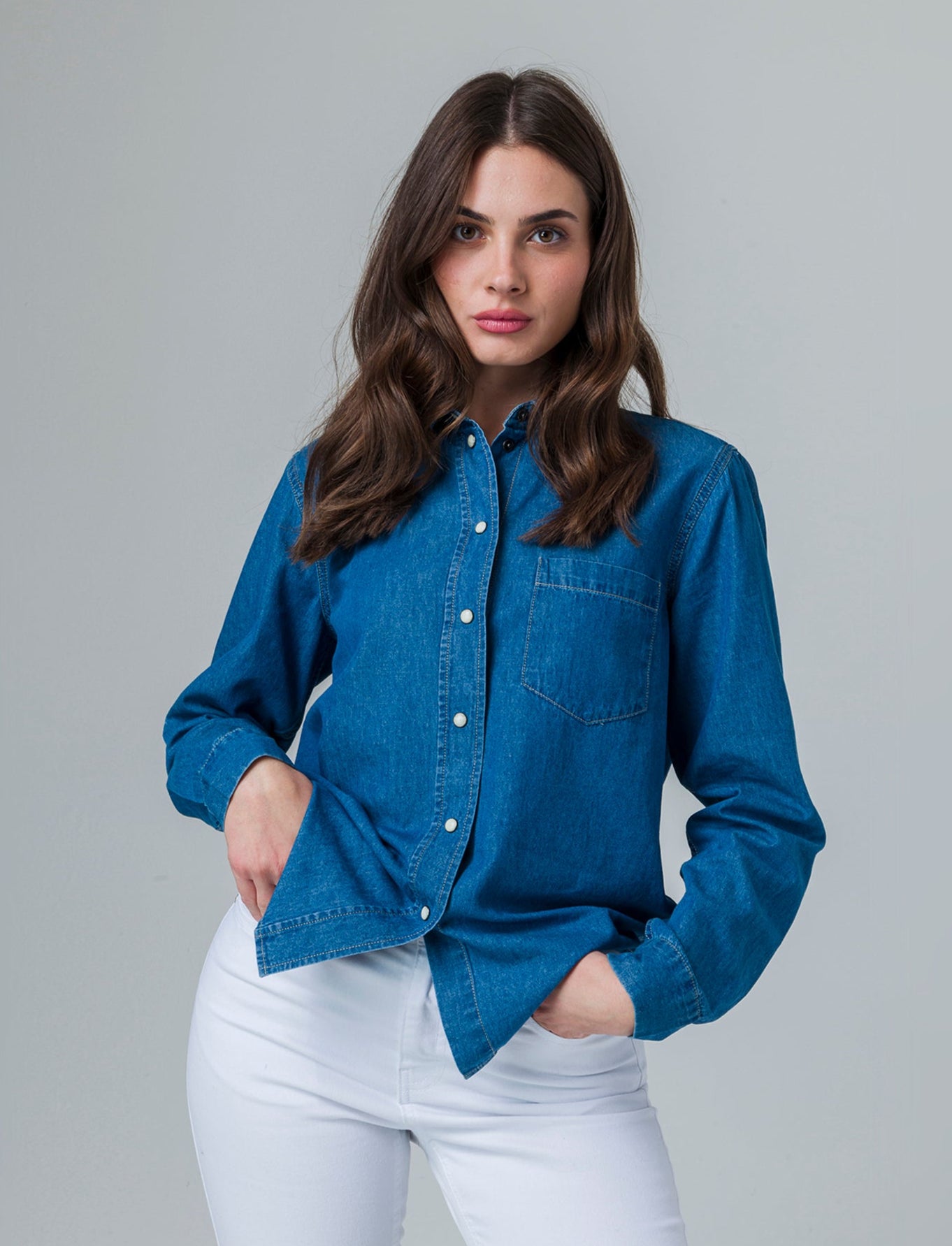 Woman's denim shirt for casual style - Blue