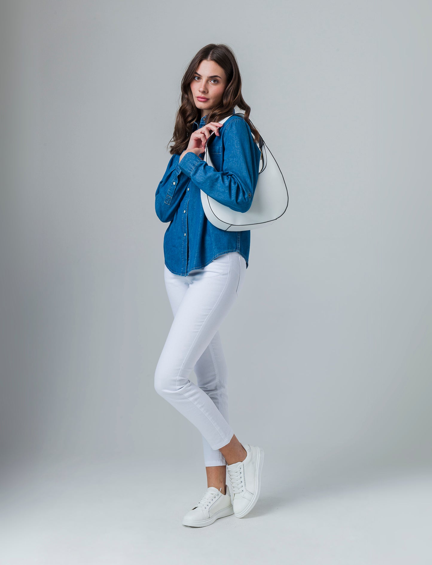 Woman's denim shirt for casual style - Blue