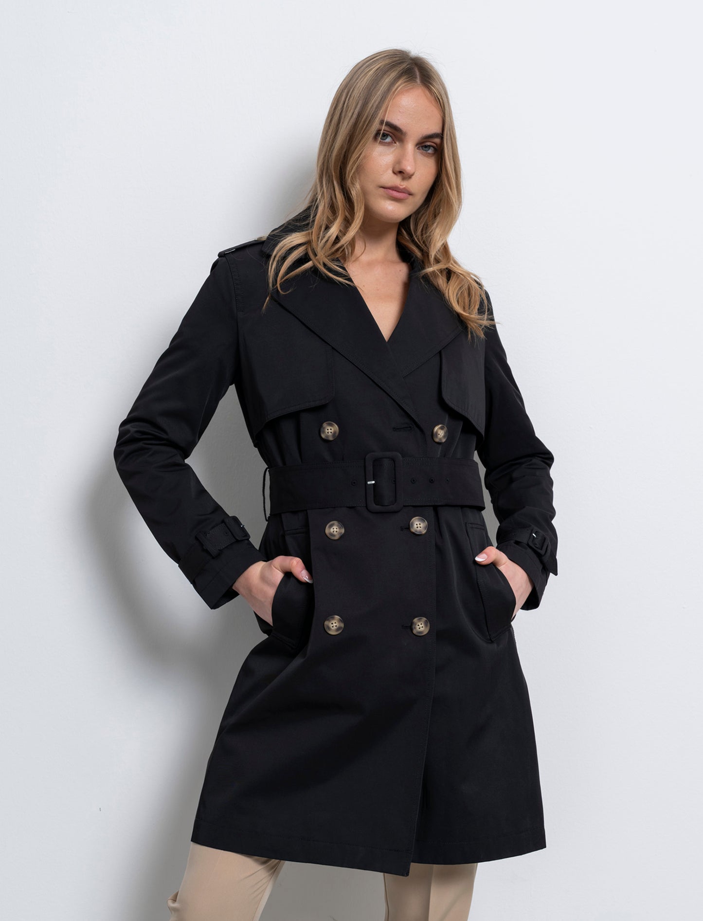 Trench con cintura da donna - Nero