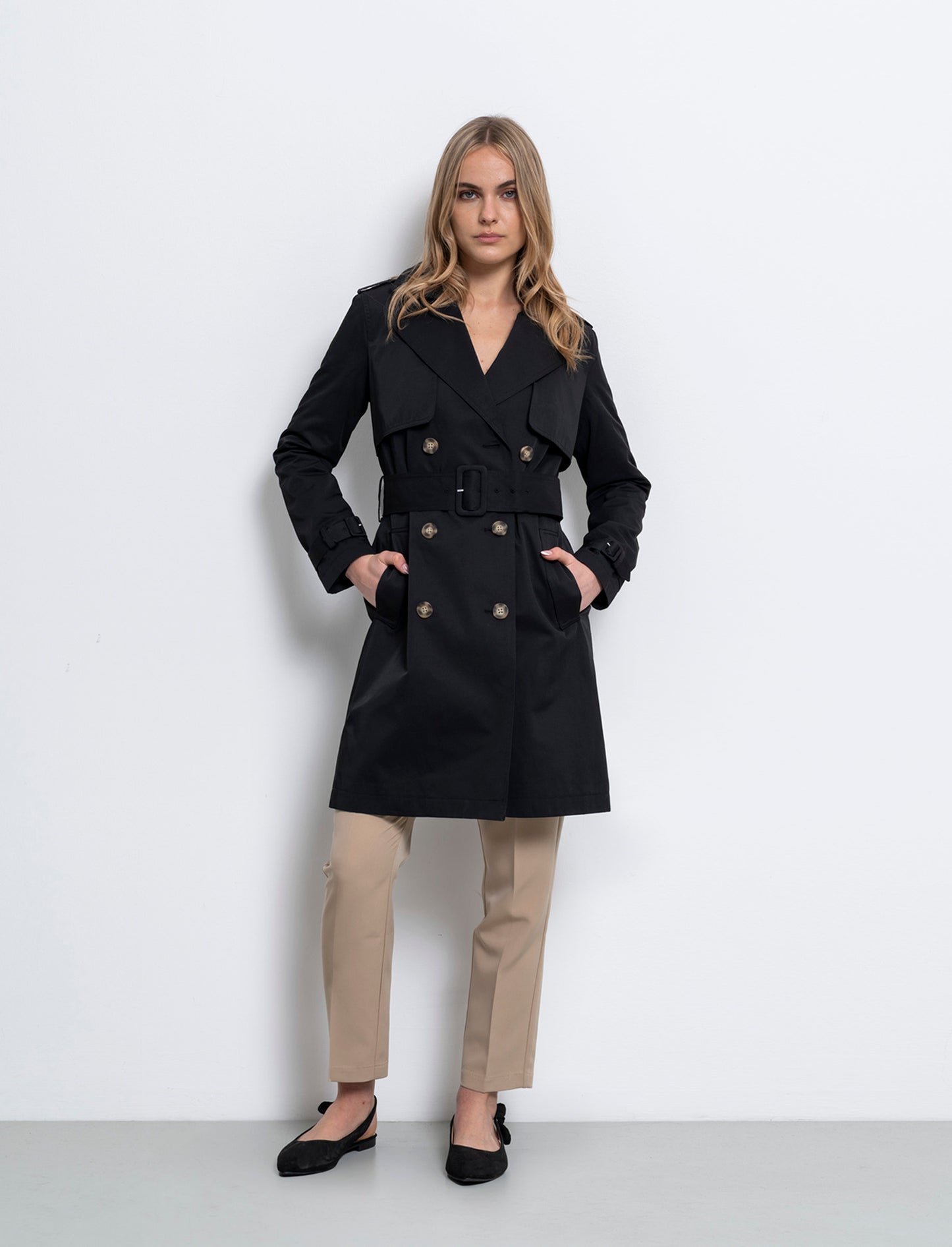 Trench con cintura da donna - Nero